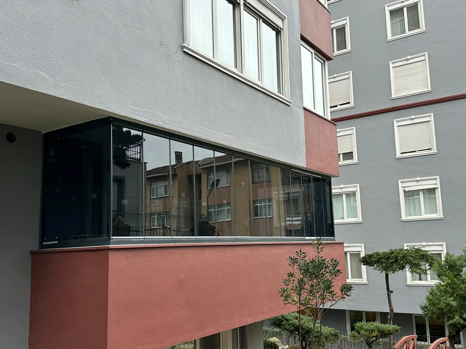Katlanır Cam Balkon Sistemleri gerçek uygulama görseli 3