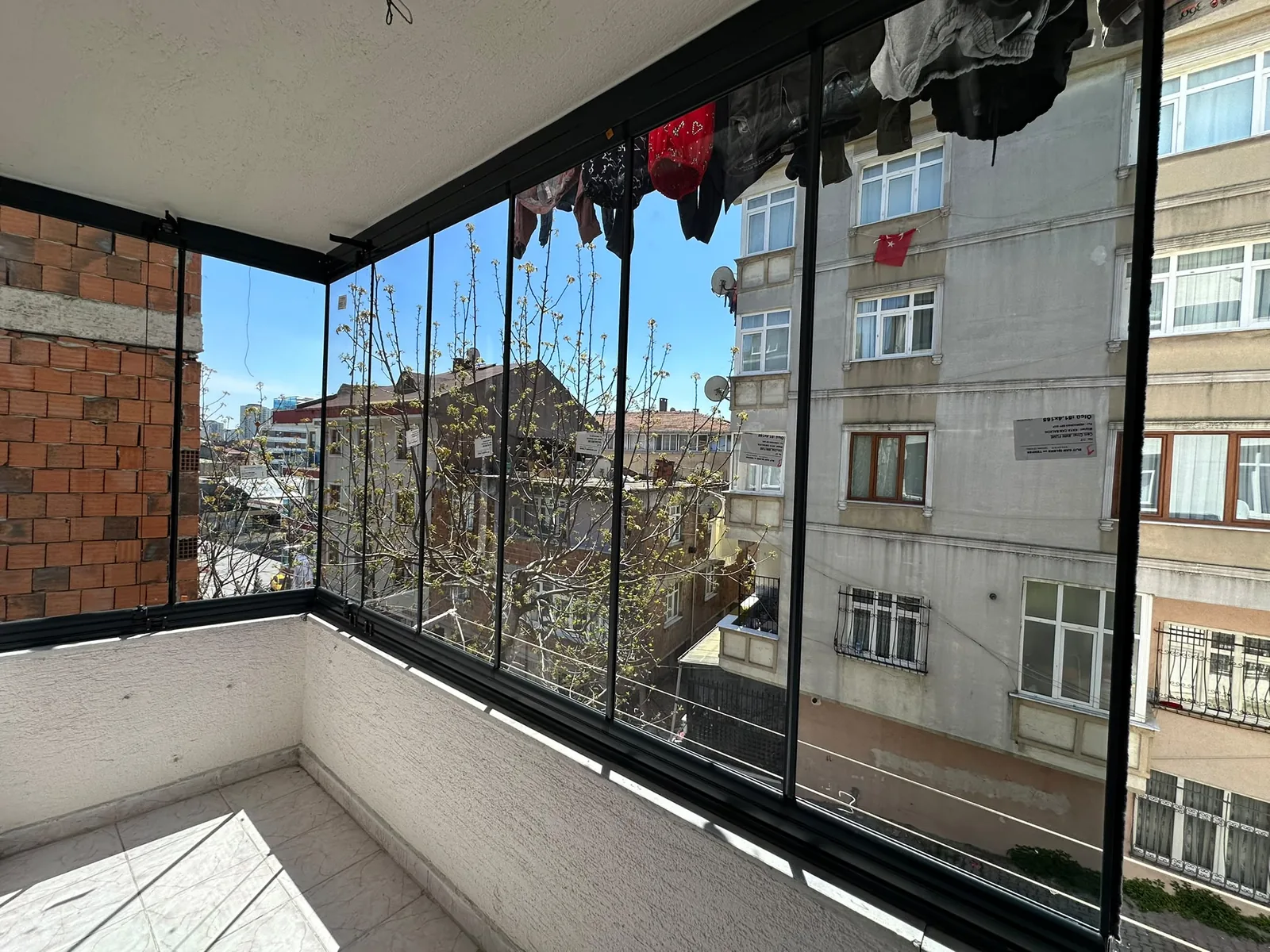 Katlanır Cam Balkon Sistemleri gerçek uygulama görseli 4